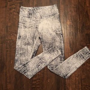 NEW ALO yoga airlift leggings small crackle